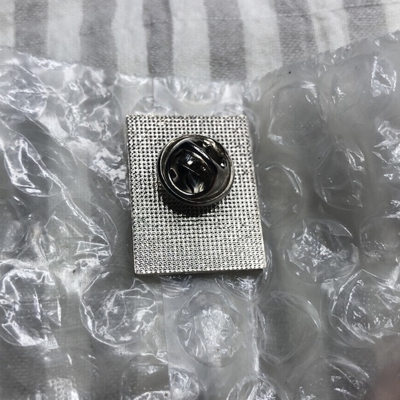 NEW STARBUCKS CONSIDERATE PIN - Picture 3 of 3